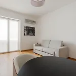 Guesthost - Domodossola M5 Modern Apartamento Milão