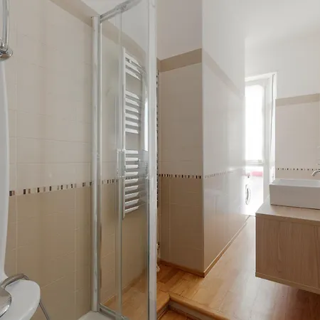 Guesthost - Domodossola M5 Modern * Milán