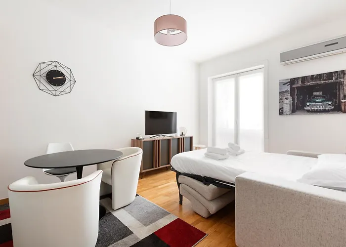 Guesthost - Domodossola M5 Modern Apartment Mailand